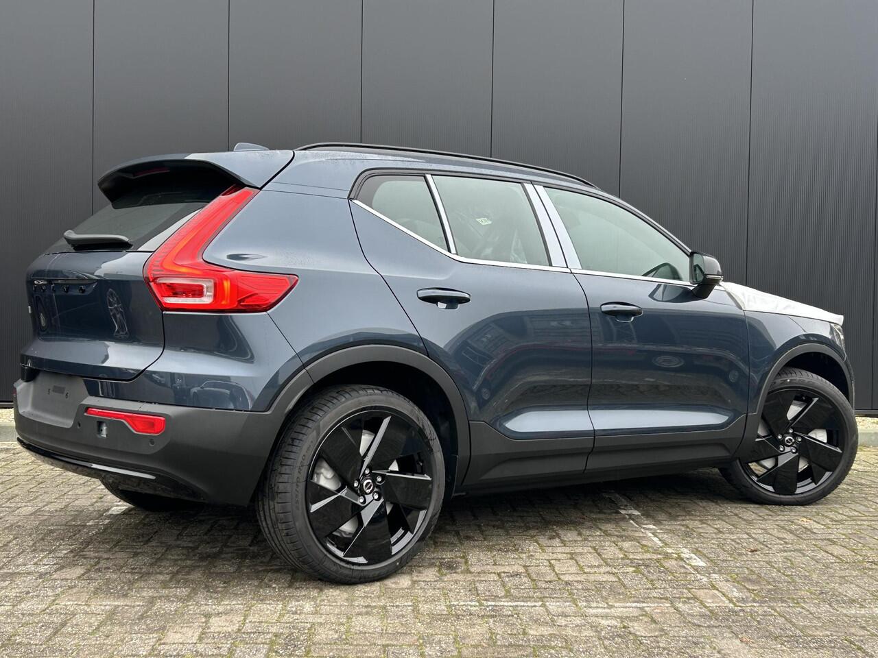 Volvo EX40 Single Motor Extended Range Plus Black Ed. 82 kWh / Harman Kardon / Stoel+Stuurverwarming / Adaptive Cruise / BLIS / Keyless /