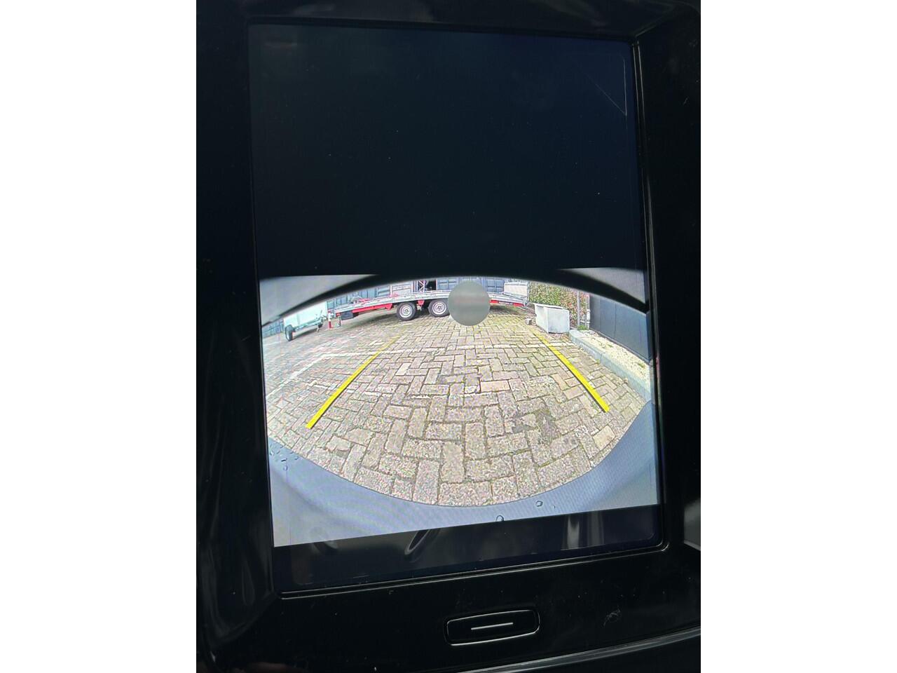 Volvo EX40 Single Motor Extended Range Plus Black Ed. 82 kWh / Harman Kardon / Stoel+Stuurverwarming / Adaptive Cruise / BLIS / Keyless /