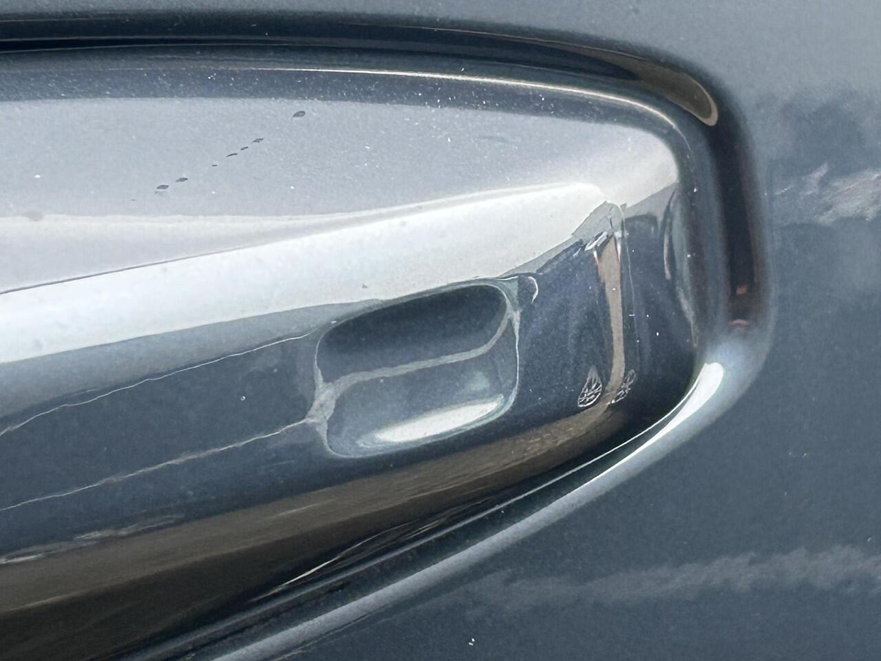 Volvo EX40 Single Motor Extended Range Plus Black Ed. 82 kWh / Harman Kardon / Stoel+Stuurverwarming / Adaptive Cruise / BLIS / Keyless /