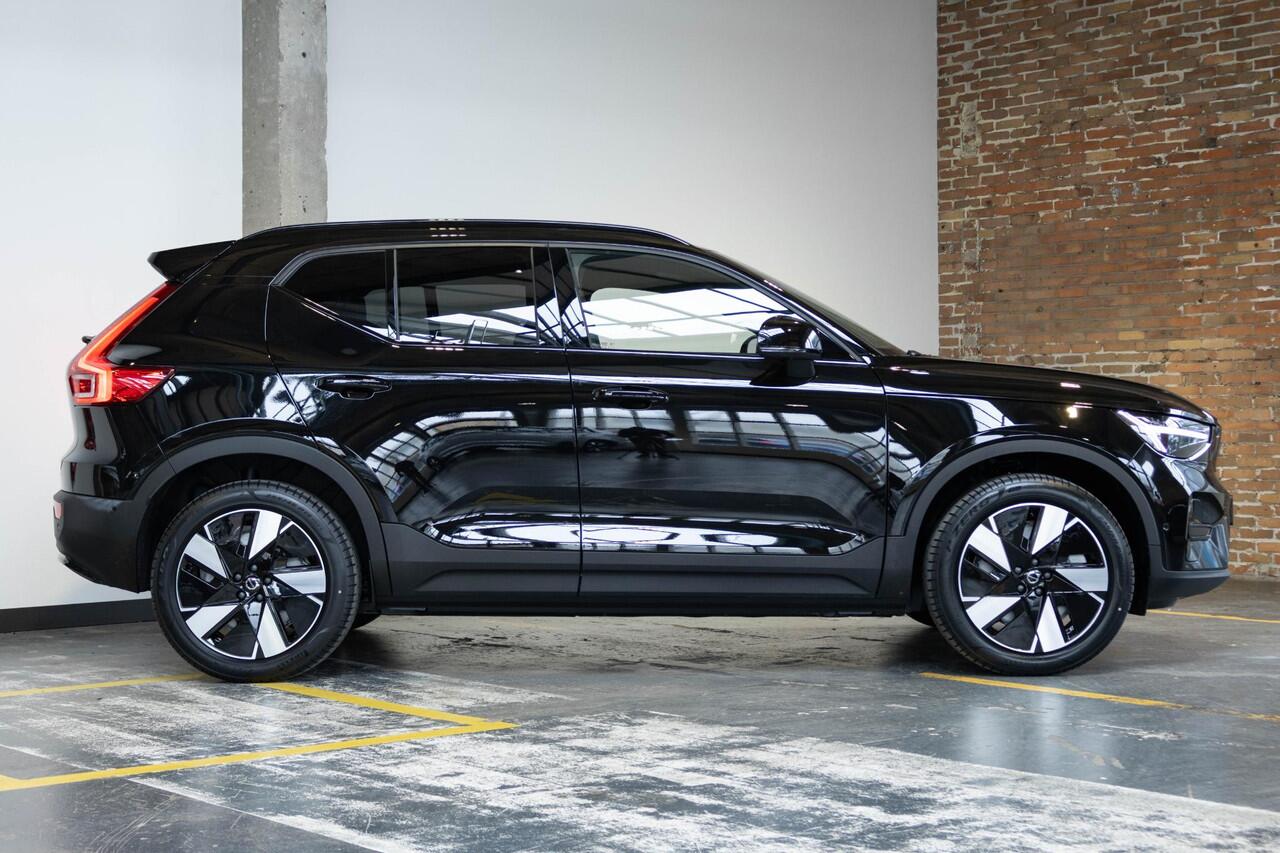 Volvo EX40 Single Motor Extended Range Ultra | DEMO DEAL | Panoramadak | Verwarmbare voorstoelen & stuurwiel | Premium audio by Harman Kardon | Apple carplay/Android auto | Adaptive cruise control | Elektrisch Verstelbare Voorstoelen | 360º Camera | Warmtepomp