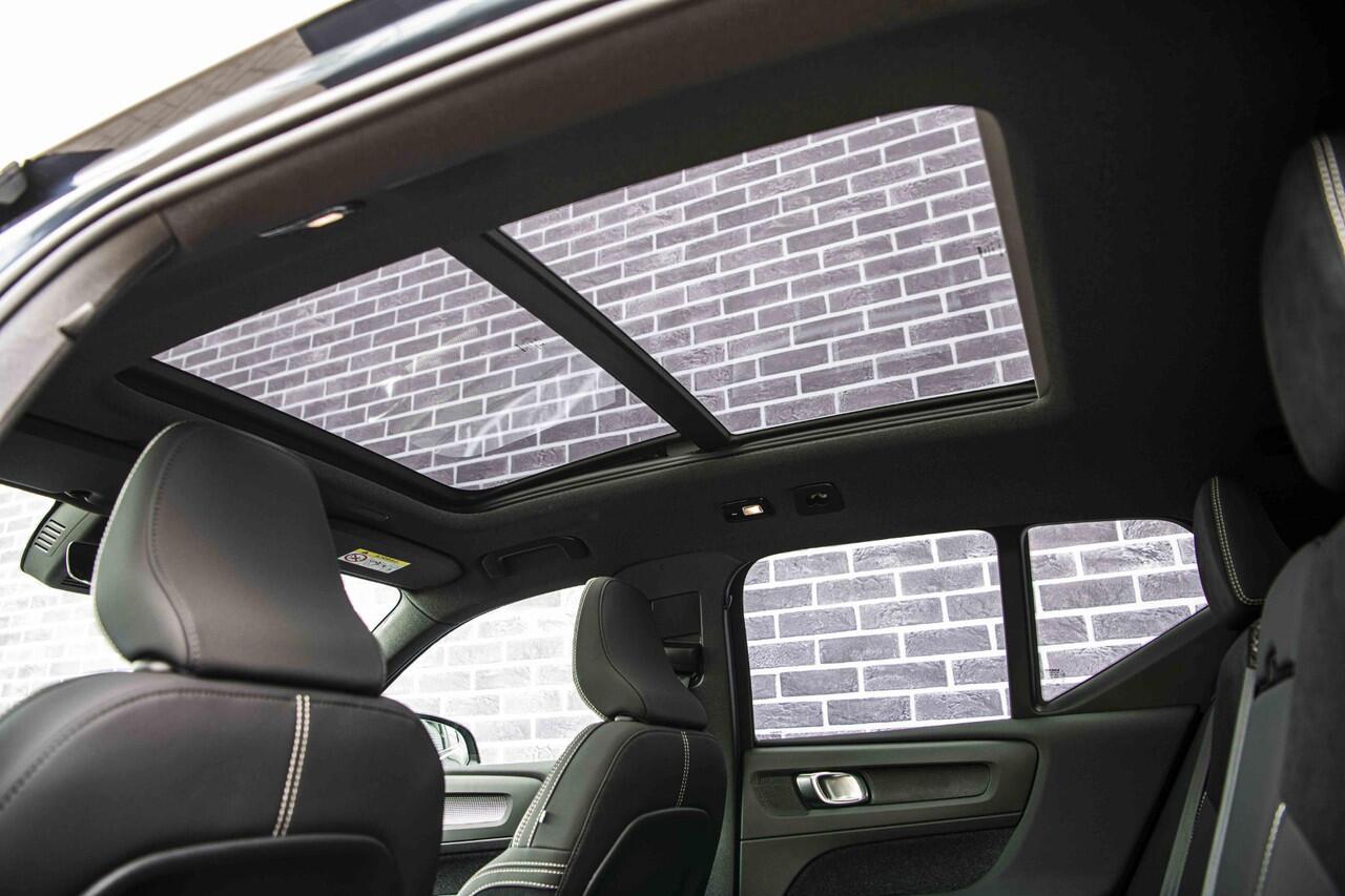 Volvo EX40 Single Motor Extended Range Ultra Black Editon | Europa | Harman Kardon audio | 20" | Schuif-/kanteldak | Getint Glas | Elektrische stoelverstelling | Nubuck bekleding | Adaptive Cruise Control | Dodehoekdetectie |