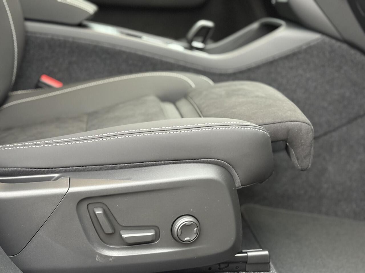 Volvo EX40 Single Motor Ext. Range Ultra Bl. Ed. Eur. 82 kWh | Google | Stoelverwarming Voor + Achter | Adaptieve Cruise Control | Getint Glas | Stuurverwarming | Warmtepomp | Harman Kardon Audio | Zitverlenging | Elek. Achterklep | Park Assist | Draadloos Opladen T