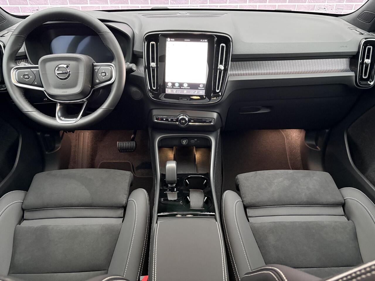 Volvo EX40 Single Motor Ext. Range Ultra Bl. Ed. Eur. 82 kWh | Google | Stoelverwarming Voor + Achter | Adaptieve Cruise Control | Getint Glas | Stuurverwarming | Warmtepomp | Harman Kardon Audio | Zitverlenging | Elek. Achterklep | Park Assist | Draadloos Opladen T