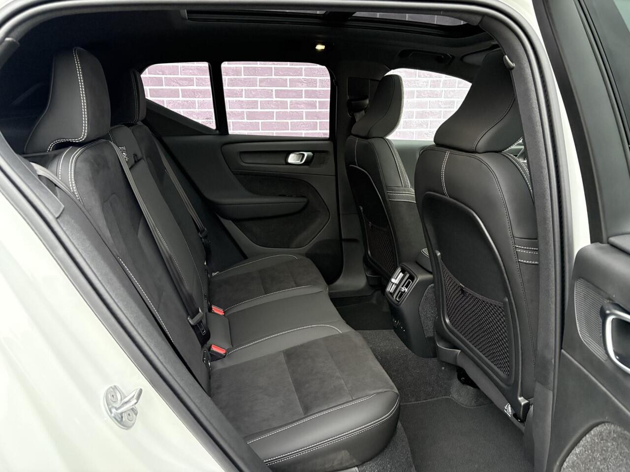 Volvo EX40 Single Motor Ext. Range Ultra Bl. Ed. Eur. 82 kWh | Google | Stoelverwarming Voor + Achter | Adaptieve Cruise Control | Getint Glas | Stuurverwarming | Warmtepomp | Harman Kardon Audio | Zitverlenging | Elek. Achterklep | Park Assist | Draadloos Opladen T