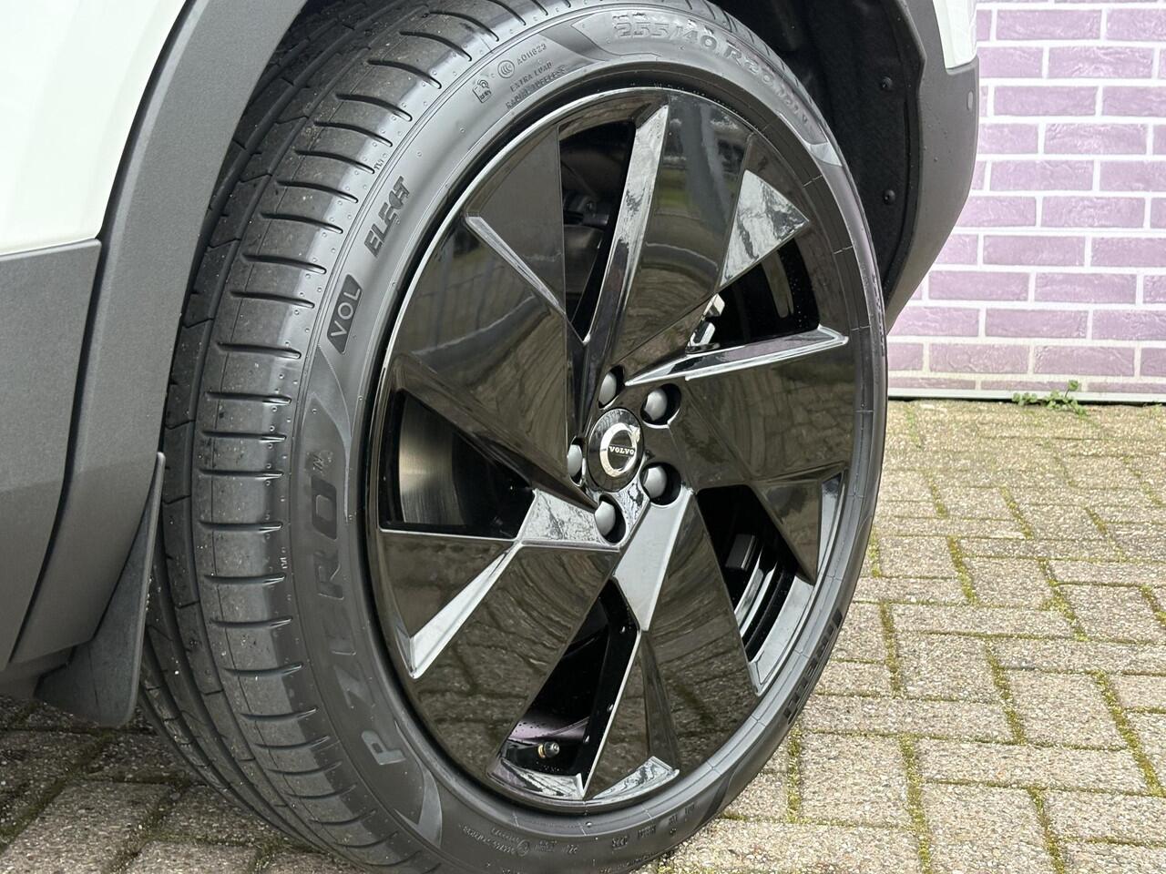 Volvo EX40 Single Motor Ext. Range Ultra Bl. Ed. Eur. 82 kWh | Google | Stoelverwarming Voor + Achter | Adaptieve Cruise Control | Getint Glas | Stuurverwarming | Warmtepomp | Harman Kardon Audio | Zitverlenging | Elek. Achterklep | Park Assist | Draadloos Opladen T