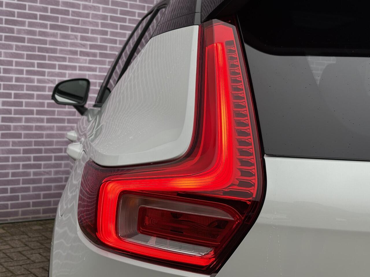 Volvo EX40 Single Motor Ext. Range Ultra Bl. Ed. Eur. 82 kWh | Google | Stoelverwarming Voor + Achter | Adaptieve Cruise Control | Getint Glas | Stuurverwarming | Warmtepomp | Harman Kardon Audio | Zitverlenging | Elek. Achterklep | Park Assist | Draadloos Opladen T