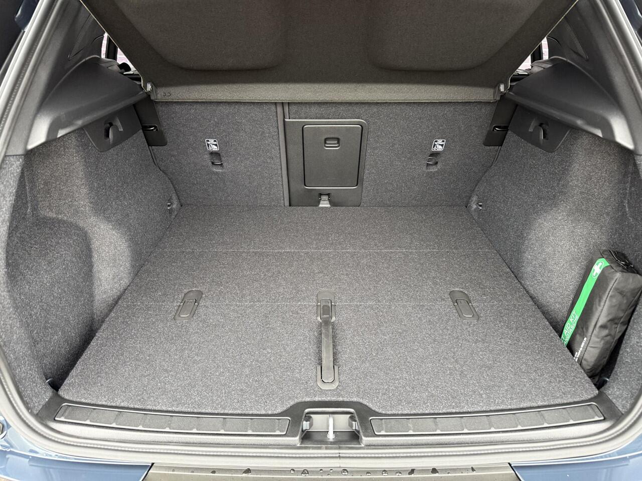 Volvo EX40 Single Motor Extended Range Plus Europa 82 kWh Europa | Harman/Kardon | Power Seats | BLIS | Adaptive Cruise Control | Stoelverwarming voor & achter | Stuurverwarming | Warmtepomp | Getint Glas |