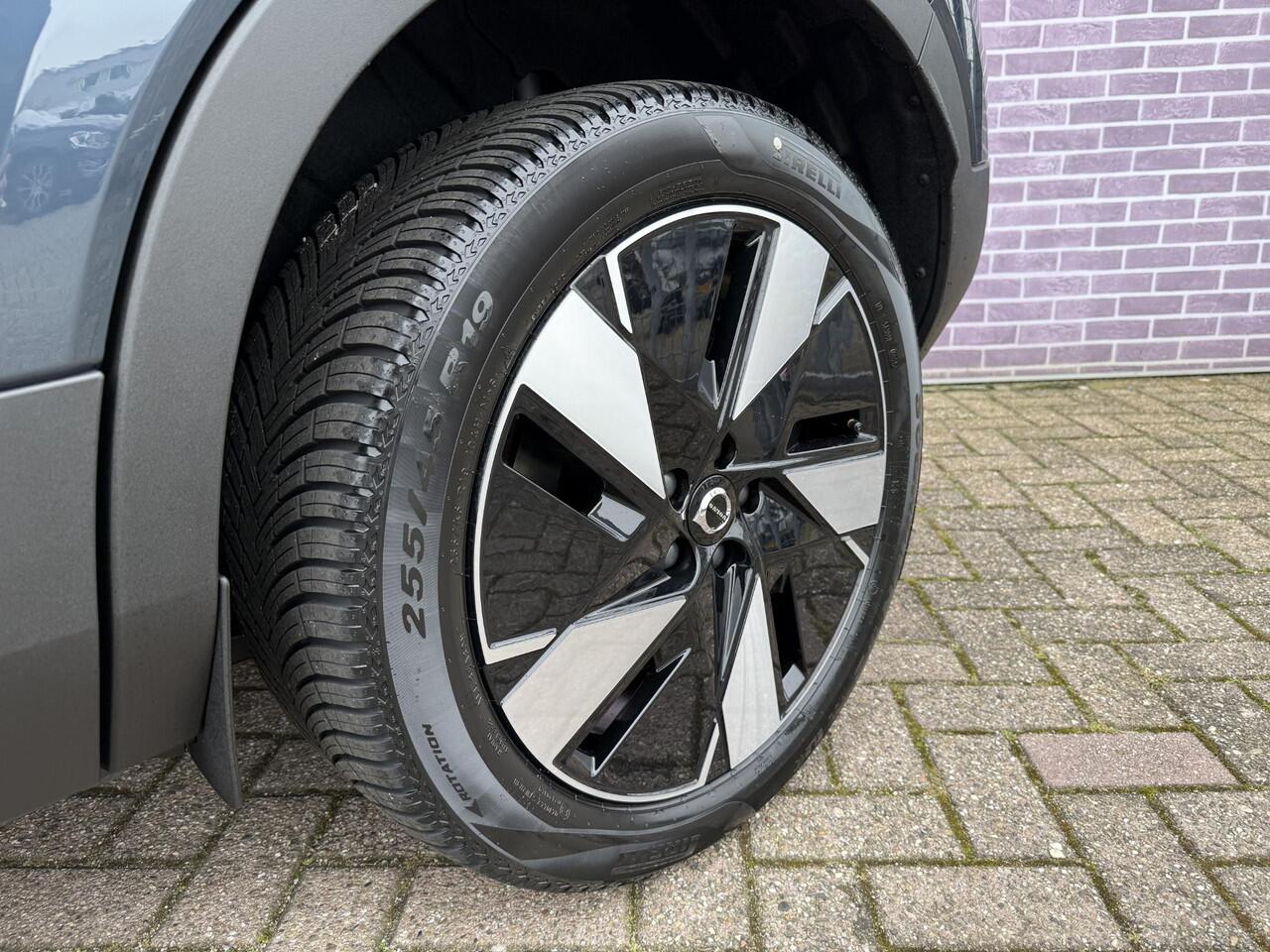 Volvo EX40 Single Motor Extended Range Plus Europa 82 kWh Europa | Harman/Kardon | Power Seats | BLIS | Adaptive Cruise Control | Stoelverwarming voor & achter | Stuurverwarming | Warmtepomp | Getint Glas |