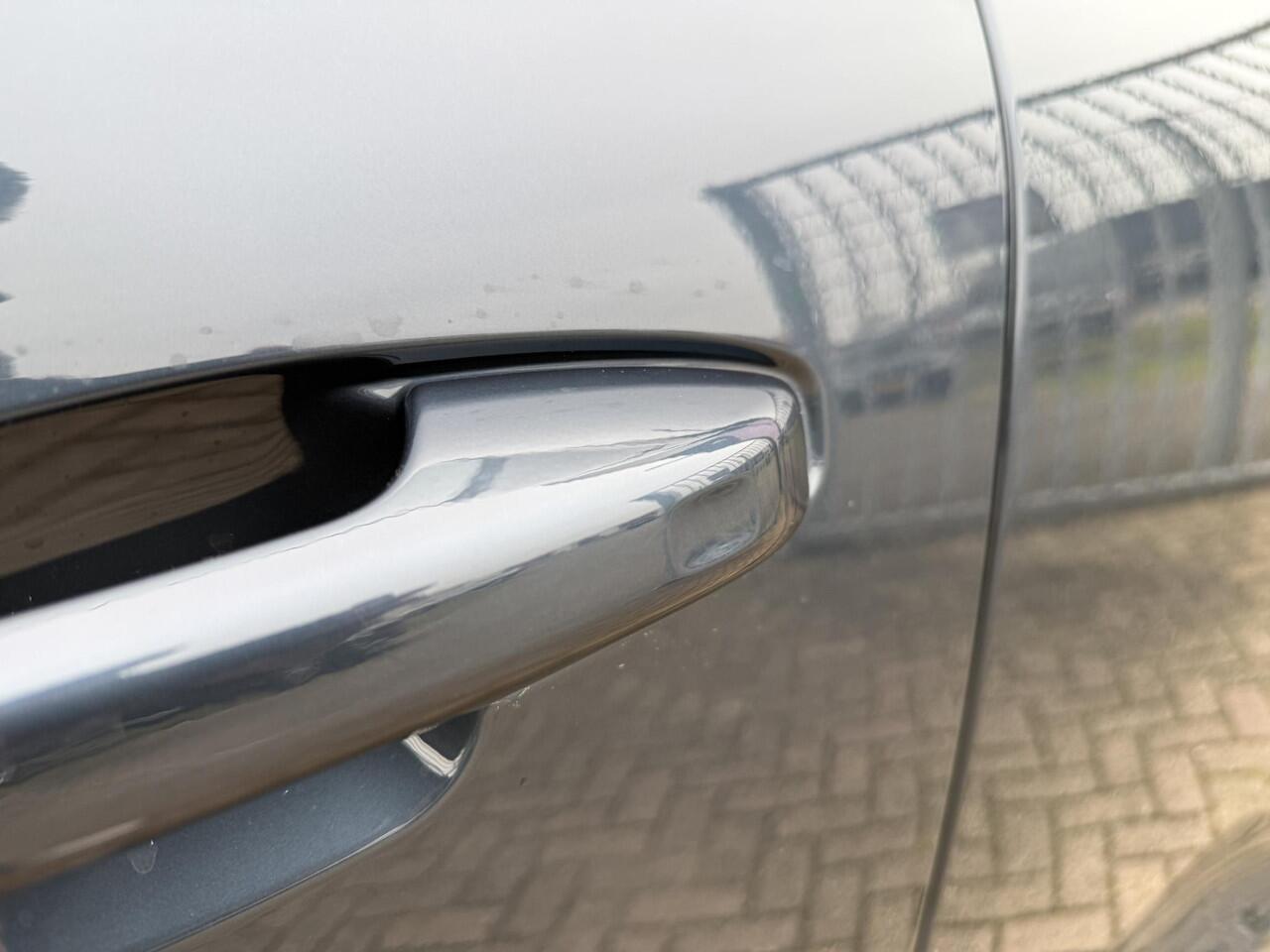 Volvo EX40 Single Motor Extended Range Plus Europa 82 kWh Europa | Harman/Kardon | Power Seats | BLIS | Adaptive Cruise Control | Stoelverwarming voor & achter | Stuurverwarming | Warmtepomp | Getint Glas |