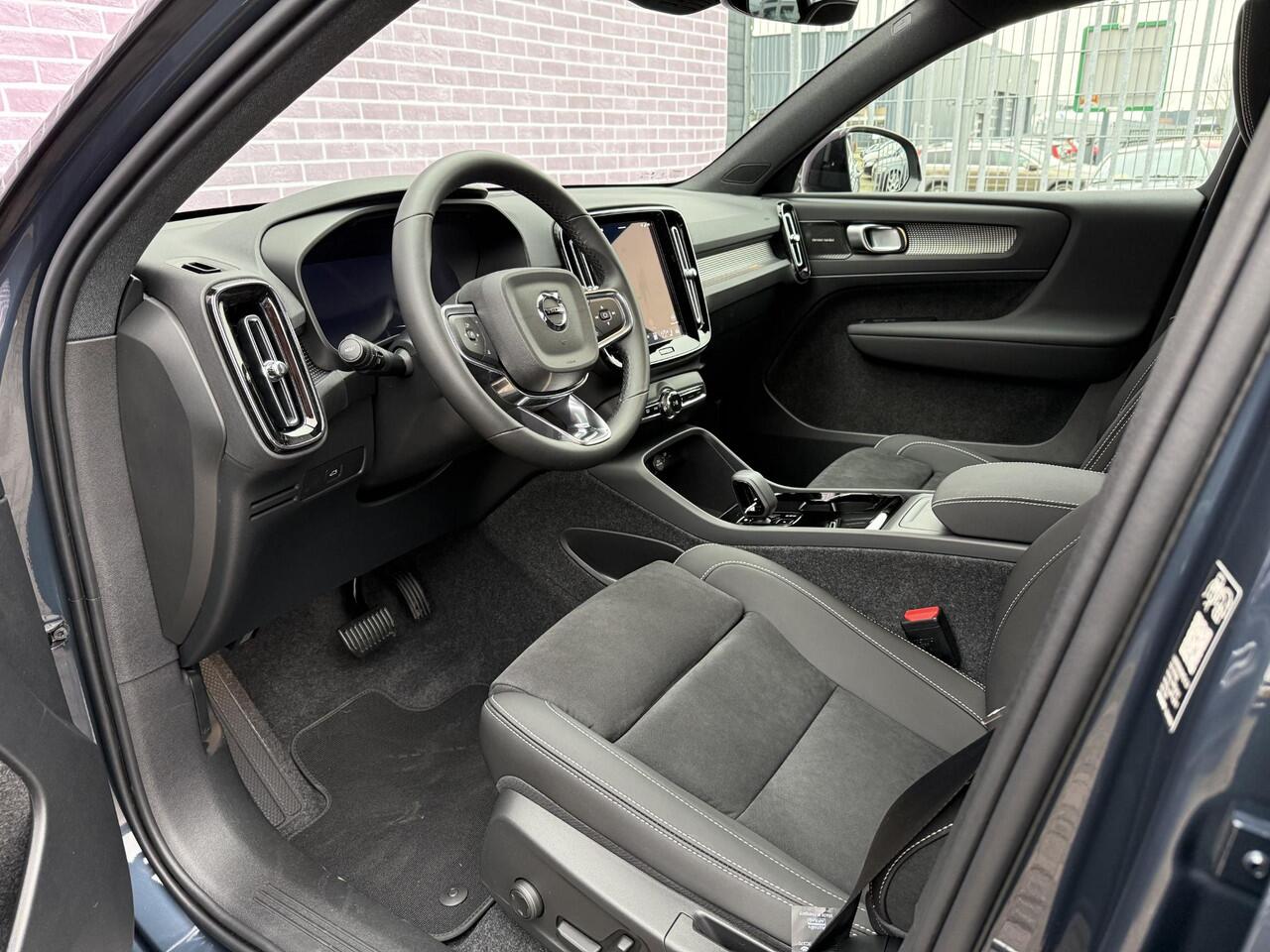 Volvo EX40 Single Motor Extended Range Plus Europa 82 kWh Europa | Harman/Kardon | Power Seats | BLIS | Adaptive Cruise Control | Stoelverwarming voor & achter | Stuurverwarming | Warmtepomp | Getint Glas |