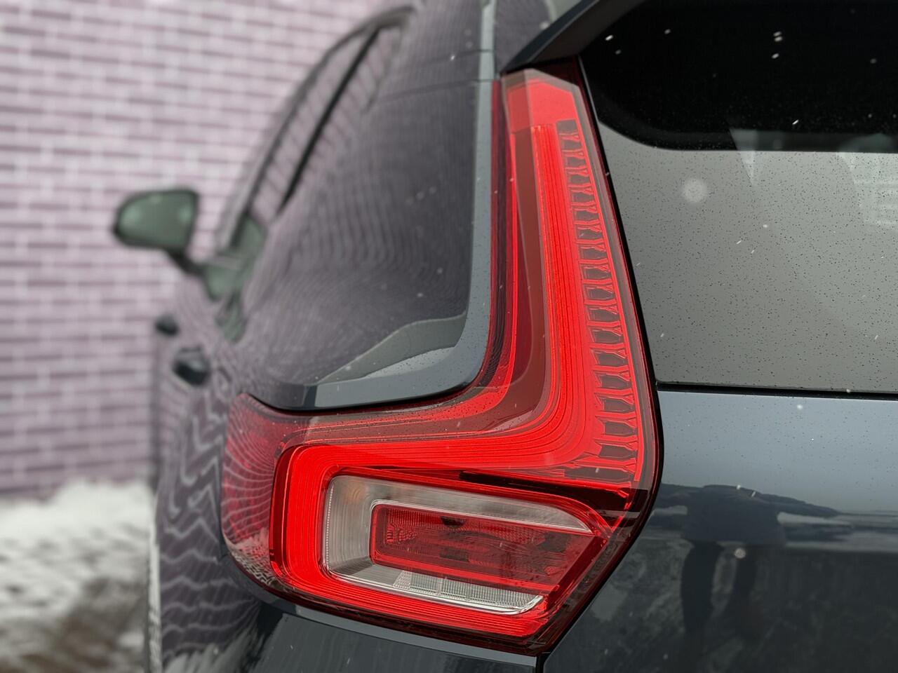 Volvo EX40 Single Motor Extended Range Plus 82 kWh | Europa | Stoel/stuur verwarming | Keyless entry/start | Memory | Harman/Kardon | Adaptief | Pilot Assist |