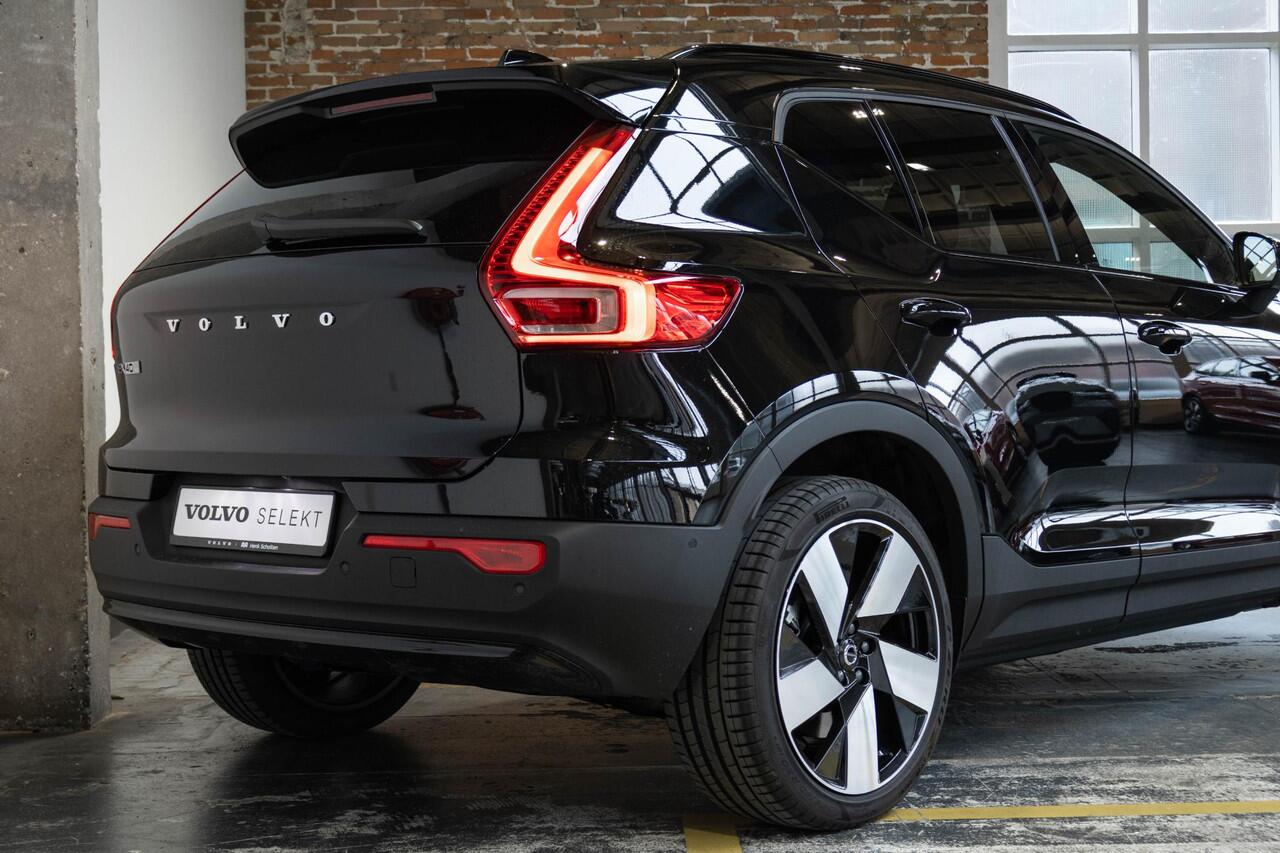 Volvo EX40 Single Motor Extended Range Ultra Black Ed. 82 kWh | Panoramadak | Verwarmbare voorstoelen&stuurwiel | Premium audio by Harman Kardon | Adaptive cruise control | 360° Parkeercamera | Elektrisch bedienbare voorstoelen | Warmtepomp