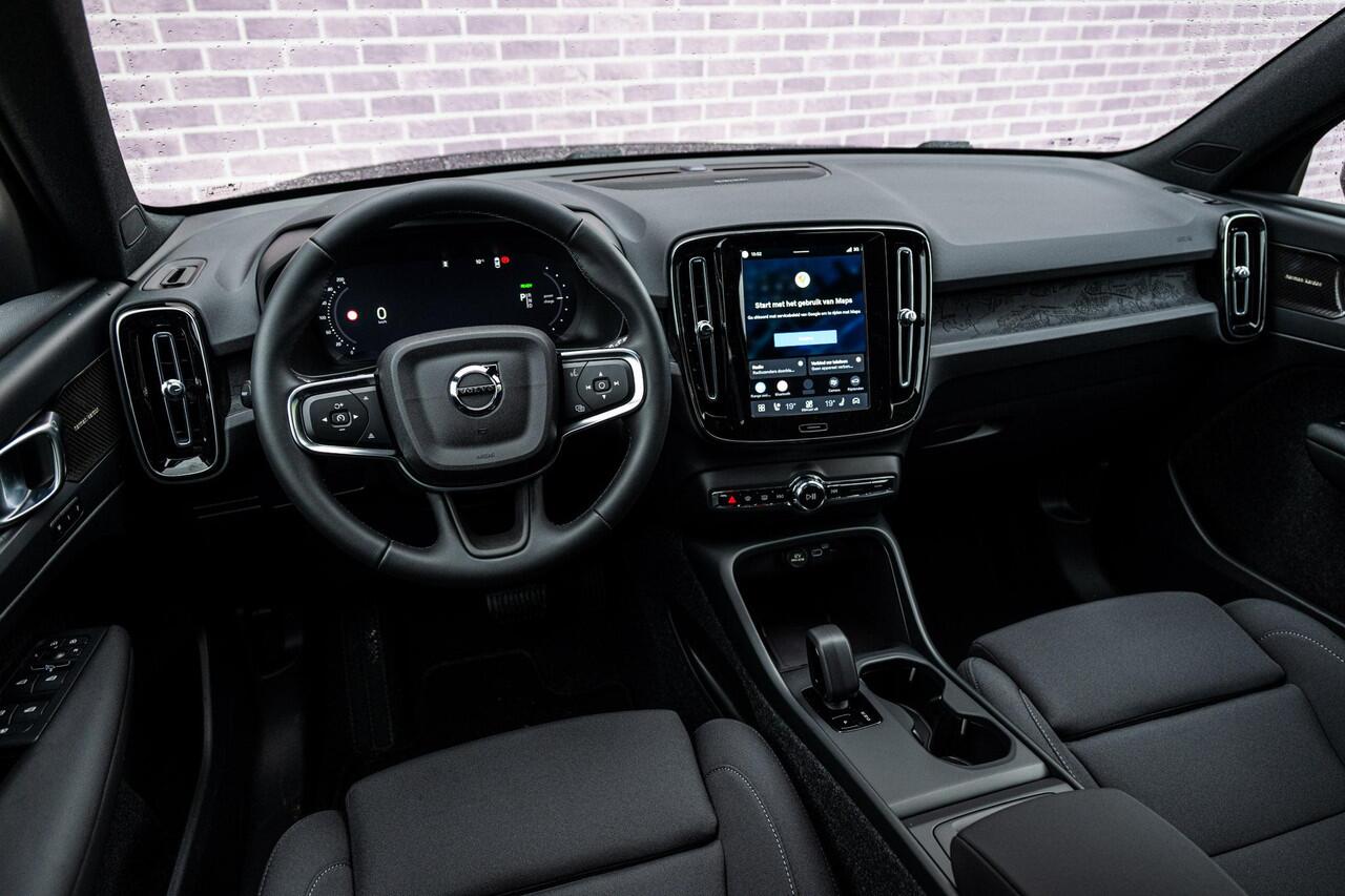 Volvo EX40 Single Motor Extended Range Plus Black Edition Europa | Harman/Kardon | Power Seats | BLIS | Adaptive Cruise Control | Stoelverwarming voor & achter | Stuurverwarming | Warmtepomp | Getint Glas |