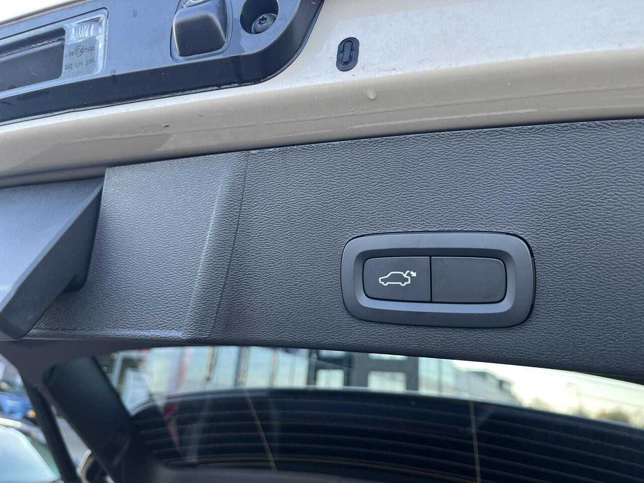 Volvo EX40 Single Motor Core 70 kWh | Climate Pack | Adaptive Cruise Control | Beschikbaar Vanaf 15 April |