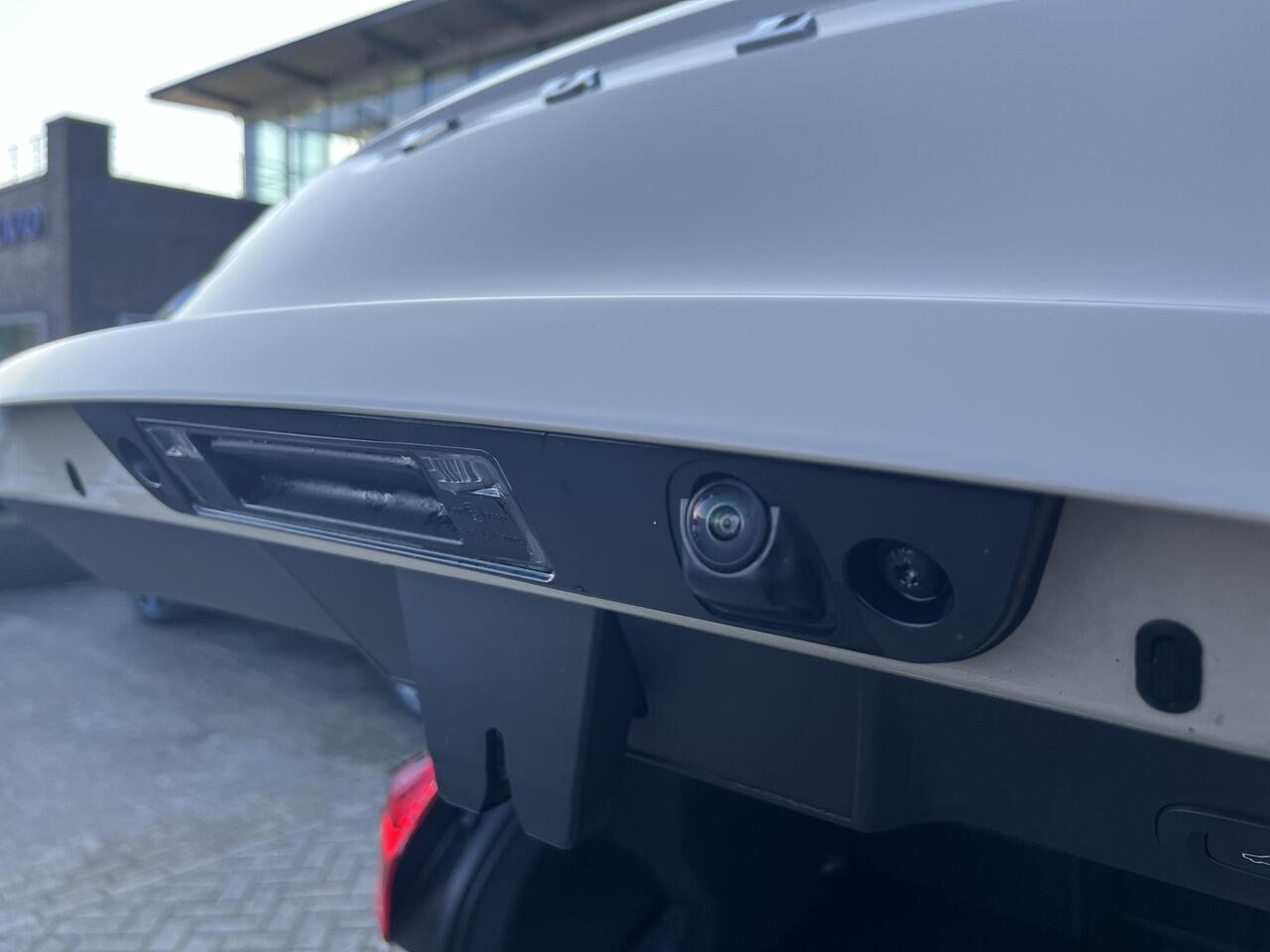 Volvo EX40 Single Motor Core 70 kWh | Climate Pack | Adaptive Cruise Control | Beschikbaar Vanaf 15 April |