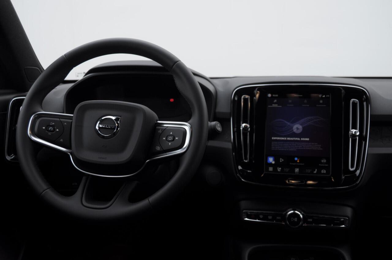 Volvo EX40 252PK Automaat Single Ext. Range Core Business / Driver Assist / Adaptieve cruise control / BLIS / Stoel - en stuurwielverwarming / Pakeersensoren met camera / Apple carplay /