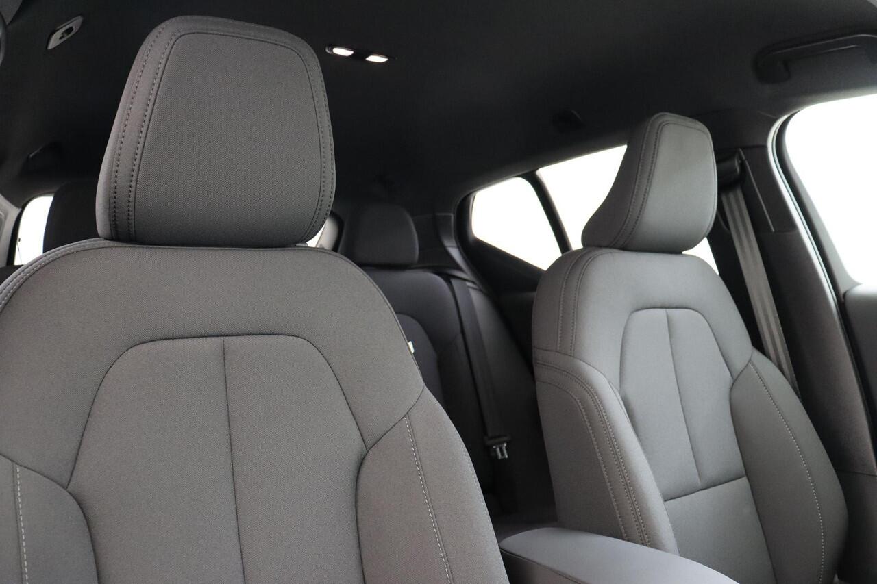 Volvo EX40 SINGLE MOTOR EXTENDED RANGE BUSINESS ED. 82 kWh -HARMAN/KARDON|360°CAM|ADAP.CRUISE|WARMTEPOMP|PRIVACY.GLAS|19"