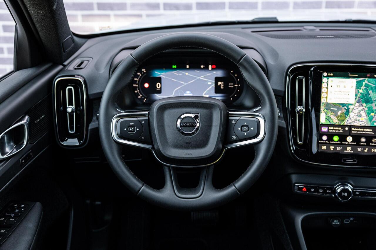 Volvo EX40 Single Motor Plus Europa 70 kWh | Adaptive Cruise Control | BLIS | Harman / Kardon | Stoelverwarming voor & achter | Stuuverwarming | Keyless | Memory | Elektrische Stoelen | Parkeercamera | 20" |