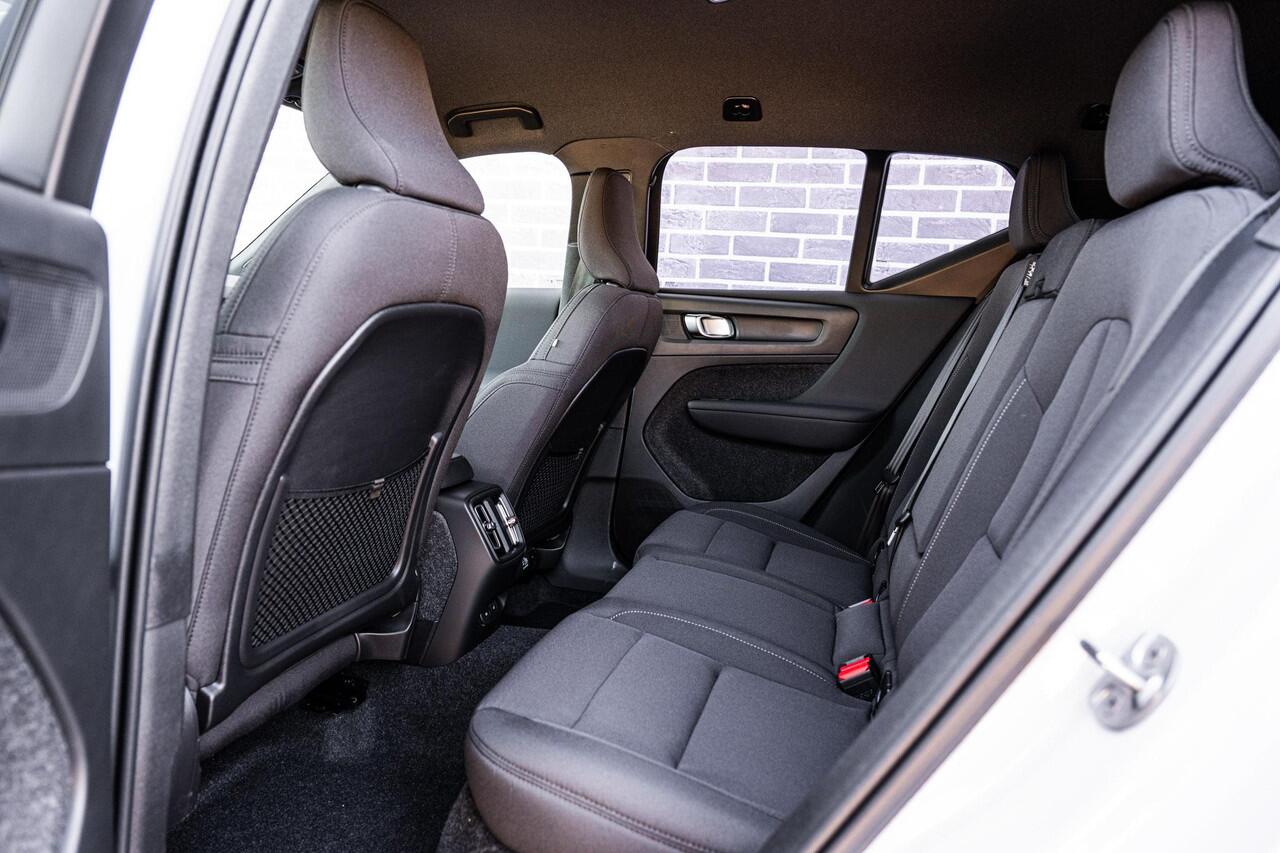 Volvo EX40 Single Motor Plus Europa 70 kWh | Adaptive Cruise Control | BLIS | Harman / Kardon | Stoelverwarming voor & achter | Stuuverwarming | Keyless | Memory | Elektrische Stoelen | Parkeercamera | 20" |