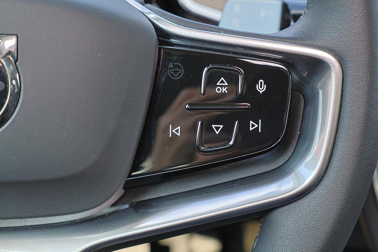 Volvo EX90 Twin Motor Performance Ultra 7p. 111 kWh - Luchtvering - Panoramadak - IntelliSafe Assist & Surround - 360º Camera - BOSE speakers - Verwarmde voorstoelen, stuur & achterbank - Parkeersensoren voor & achter - Head up display - Draadloze tel. lader - Extra