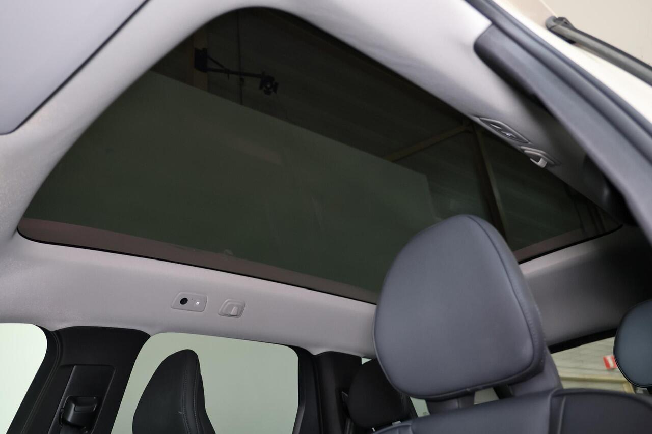 Volvo EX90 Twin Motor Performance Ultra 7p. 111 kWh - Luchtvering - Panoramadak - IntelliSafe Assist & Surround - 360º Camera - BOSE speakers - Verwarmde voorstoelen, stuur & achterbank - Parkeersensoren voor & achter - Head up display - Draadloze tel. lader - Extra