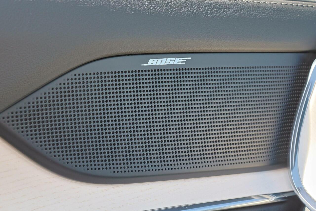 Volvo EX90 Performance Ultra 111 kWh - Luchtvering - Panoramadak - IntelliSafe Assist & Surround - 360º Camera - Bose Audio - Verwarmde voorstoelen, stuur & achterbank - Head up display - Extra getint glas - Elektr. inklapbare trekhaak - 22' LMV