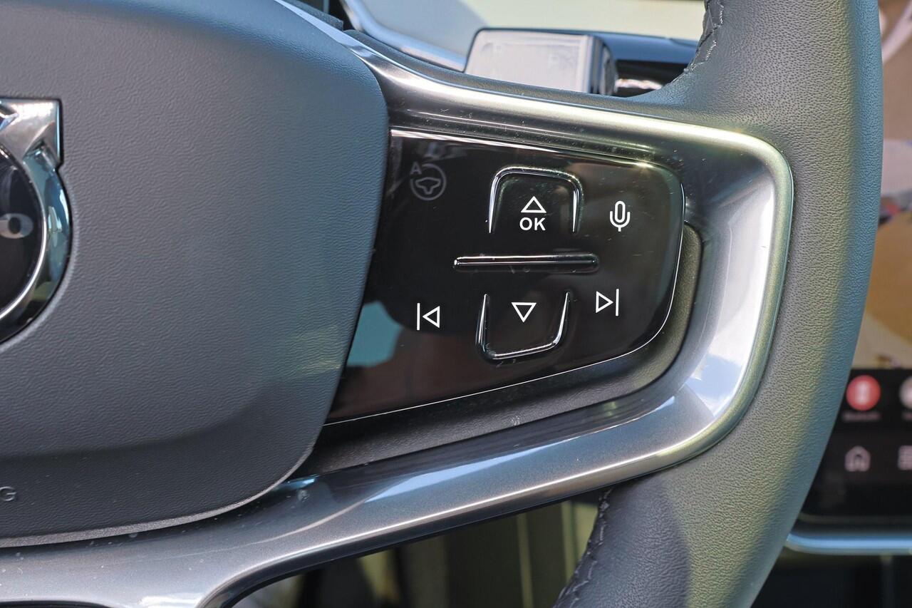 Volvo EX90 Performance Ultra 111 kWh - Luchtvering - Panoramadak - IntelliSafe Assist & Surround - 360º Camera - Bose Audio - Verwarmde voorstoelen, stuur & achterbank - Head up display - Extra getint glas - Elektr. inklapbare trekhaak - 22' LMV