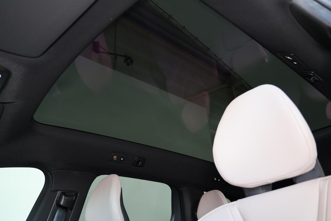 Volvo EX90 Twin Motor Ultra 7p. 111 kWh - Luchtvering - Pilot Assist Pack - Climate Pack - Bose Premium sound - HD Pixel LED koplampen - Verwarmbare voorstoelen - Verwarmbaar stuurwiel - Softclose portieren - Phone as key - 360º camera - Getint glas - Head-up displa