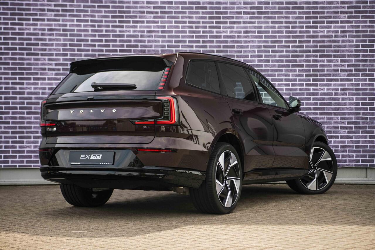 Volvo EX90 Twin Motor Performance Ultra | 7-Zits | Google | Bowers & Wilkins Audio | Soft Close | Luchtvering | Head-Up Display | Elek. Achterklep | Pano Dak | Stoelmassage | Pilot Assist Pack | Zitverlenging | Climate Pack | Getint Glas | 22" LM