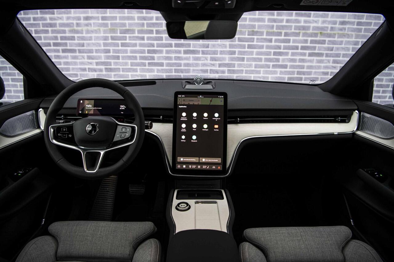 Volvo EX90 Twin Motor Performance Ultra | 7-Zits | Google | Bowers & Wilkins Audio | Soft Close | Luchtvering | Head-Up Display | Elek. Achterklep | Pano Dak | Stoelmassage | Pilot Assist Pack | Zitverlenging | Climate Pack | Getint Glas | 22" LM
