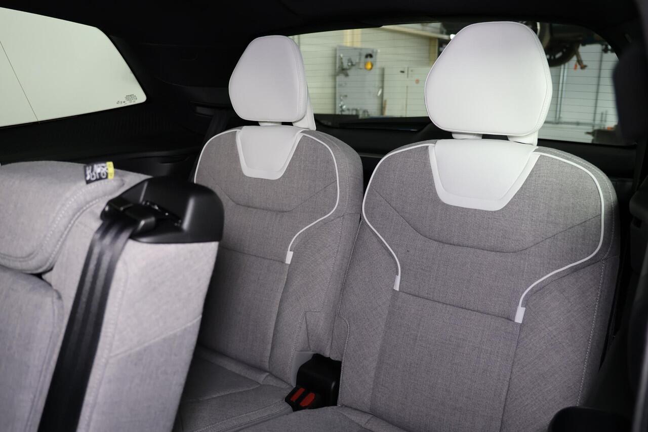 Volvo EX90 Twin Motor Ultra 7p. 111 kWh - Luchtvering - Pilot Assist Pack - Panoramadak - IntelliSafe Assist & Surround - 360º Camera - Bowers & Wilkins audio - Verwarmde voorstoelen, stuur & achterbank - Parkeersensoren voor & achter - Head up display - 22' LMV