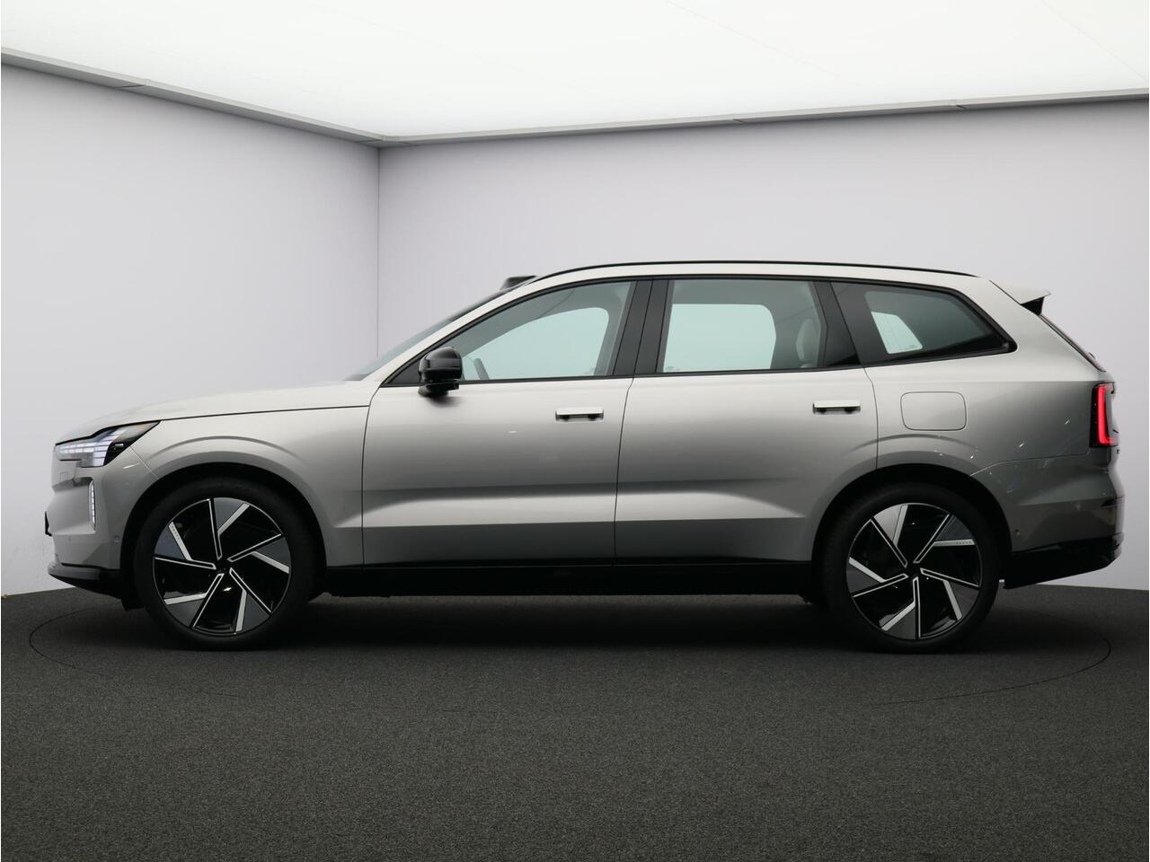 Volvo EX90 Twin Motor Performance 517PK Ultra 7p. 111 kWh / B&W Audio / 22" / Luchtvering / Head Up / 360gr Camera / Pilot Assist Pack /