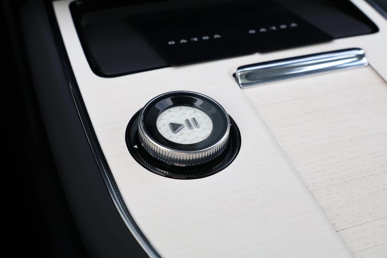 Volvo EX90 Twin Motor Performance Ultra 7p. 111 kWh - Luchtvering - Pilot Assist Pack - Panoramadak - IntelliSafe Assist & Surround - 360º Camera - Bowers & Wilkins audio - Verwarmde voorstoelen, stuur & achterbank - Parkeersensoren voor & achter - Head up display -