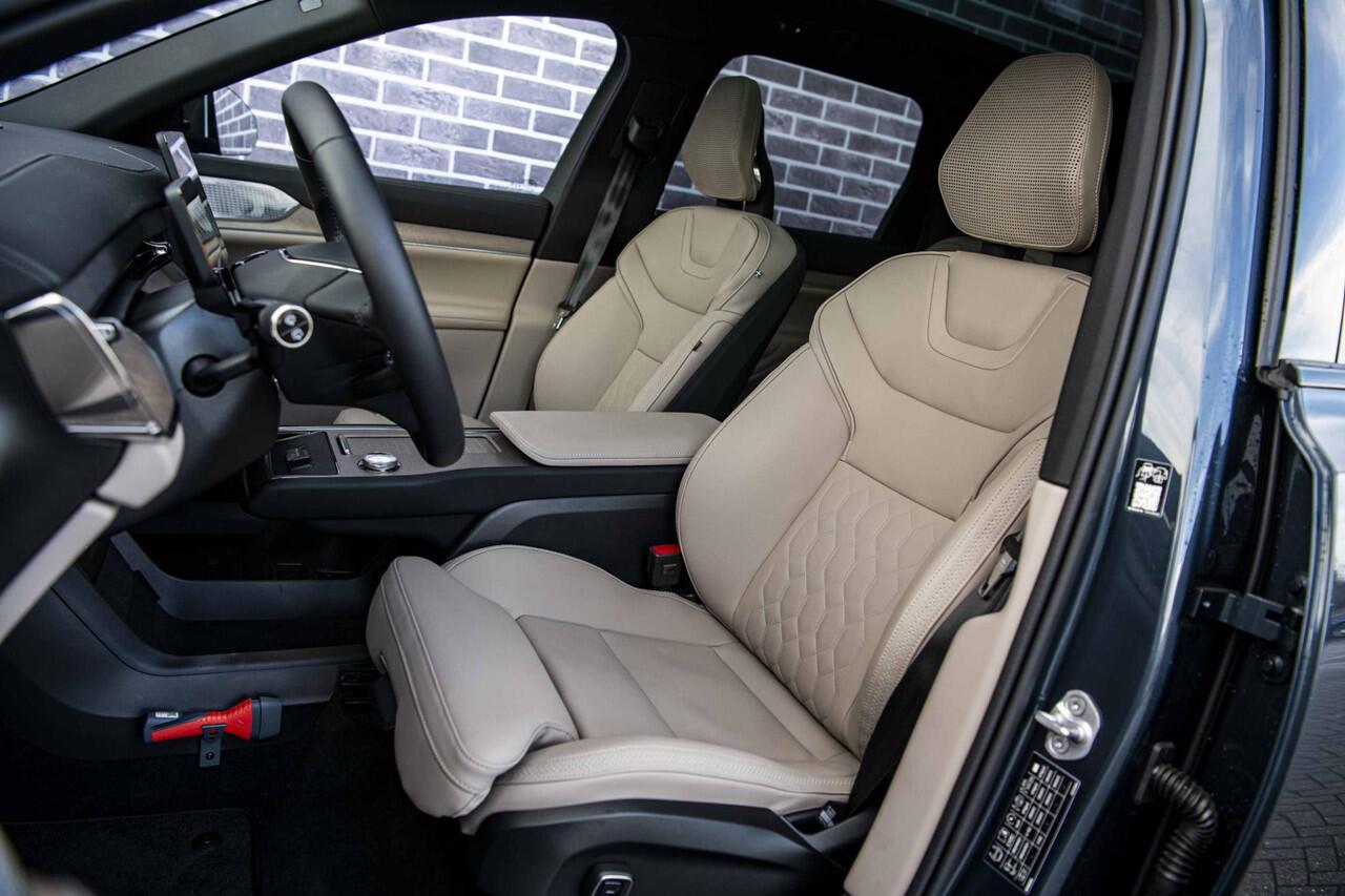 Volvo EX90 Twin Motor Ultra 7p. 111 kWh | Bowers en Wilkins Audio | Luchtvering | 7-zits | 360 camera | Dodehoekdetectie | Panoramadak | Sfeerverlichting | Stoel & stuurverwarming | Soft Close |