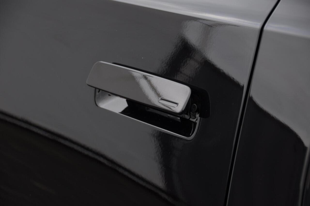 Volvo EX90 Twin Motor Ultra / Panoramadak / Luchtvering (Verlaagd) / Head-up display / Stoelverwarming en stuurwielverwarming / Massagestoelen / Memory seats / Adaptive cruise control / 360 Camera / elektrische achterklep / Zwarte logo's.