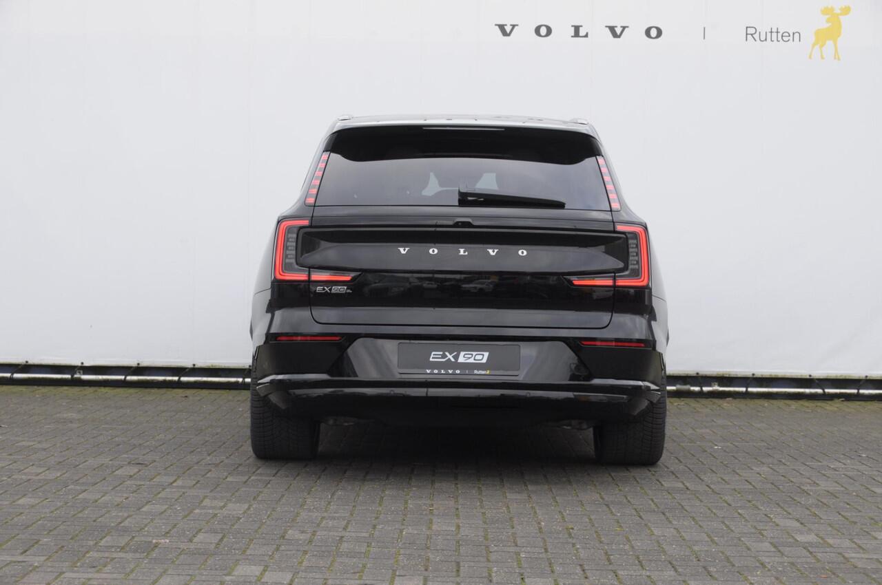 Volvo EX90 Twin Motor Ultra / Panoramadak / Luchtvering (Verlaagd) / Head-up display / Stoelverwarming en stuurwielverwarming / Massagestoelen / Memory seats / Adaptive cruise control / 360 Camera / elektrische achterklep / Zwarte logo's.