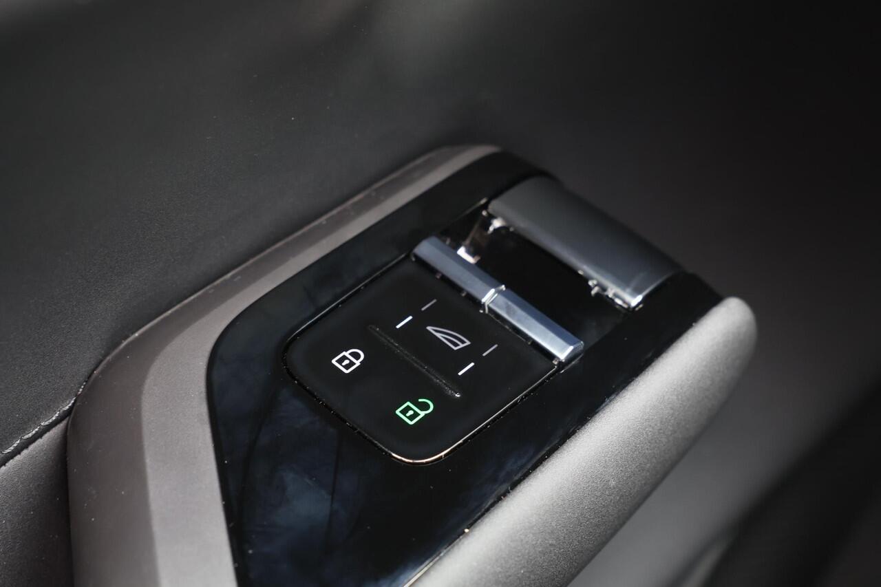 Volvo EX90 Twin Motor Ultra 7p. 111 kWh - Luchtvering - Pilot Assist Pack - Panoramadak - IntelliSafe Assist & Surround - 360º Camera - Bowers & Wilkins audio - Verwarmde voorstoelen, stuur & achterbank - Parkeersensoren voor & achter - Head up display - 22' LMV