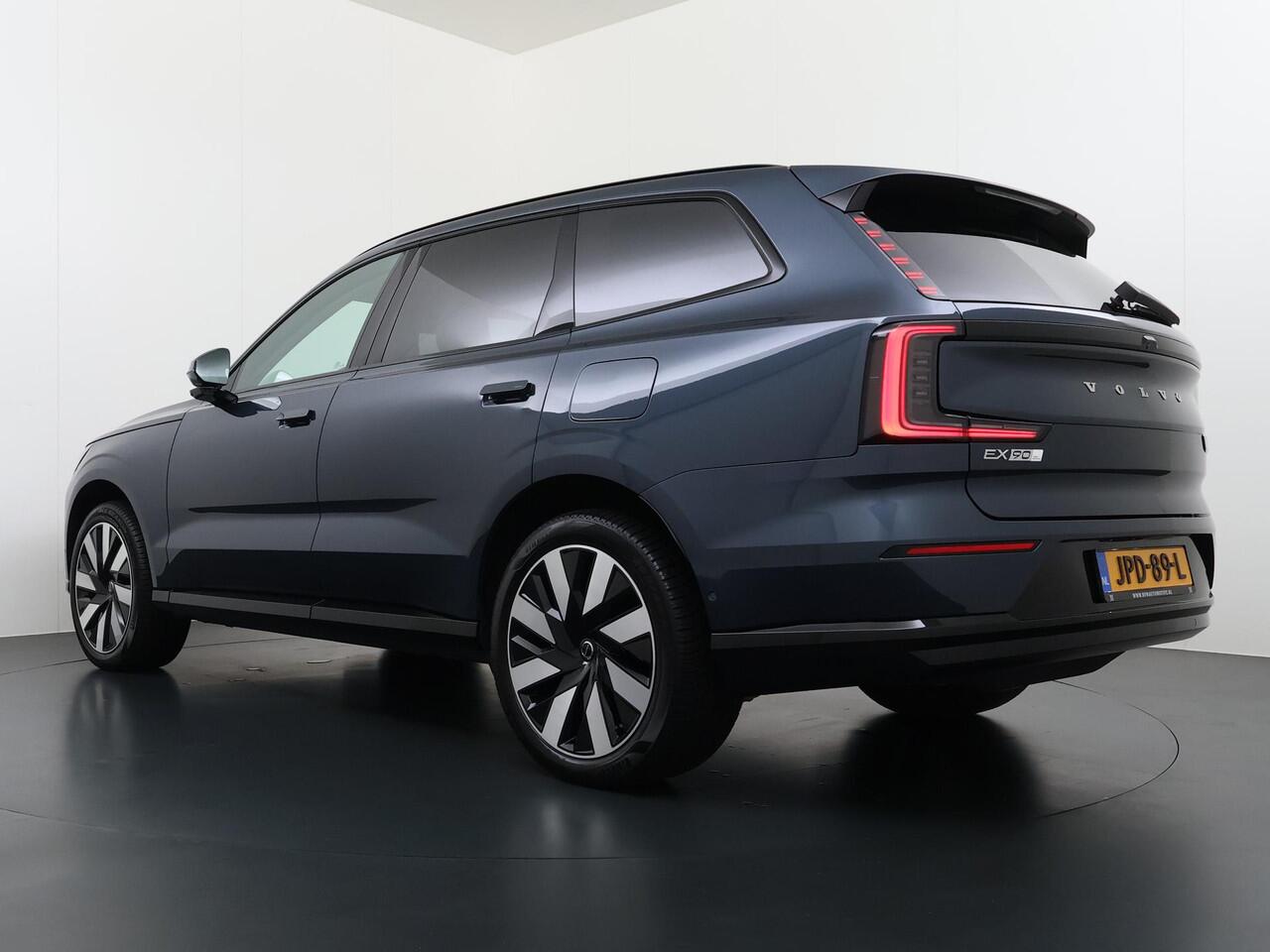 Volvo EX90 Twin Motor Performance Ultra 7p. 111 kWh VAN ¤84.900,- NU VOOR SLECHTS ¤74.877,- Uw LENTEVOORDEEL ¤10.023,- |AWD | MEGA VOL! | WLTP 624km | onderhoudscontract t/m 01-2030 (CAREPACK)| fabrieksgarantie t/m 01-2027 | 65900 ex BTW