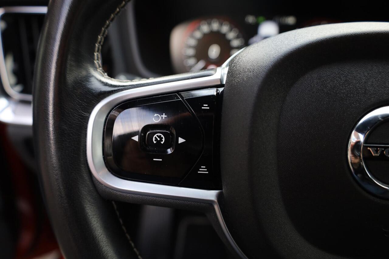 Volvo S60 2.0 T4 R-Design CAMERA LEER CARPLAY MEMORY TREKHAAK-ELEC. STOELVERW. DAB ZWARTE-HEMEL HARMAN&KARDON 2xELEC.VERST.STOELEN 18"LMV ENZ!