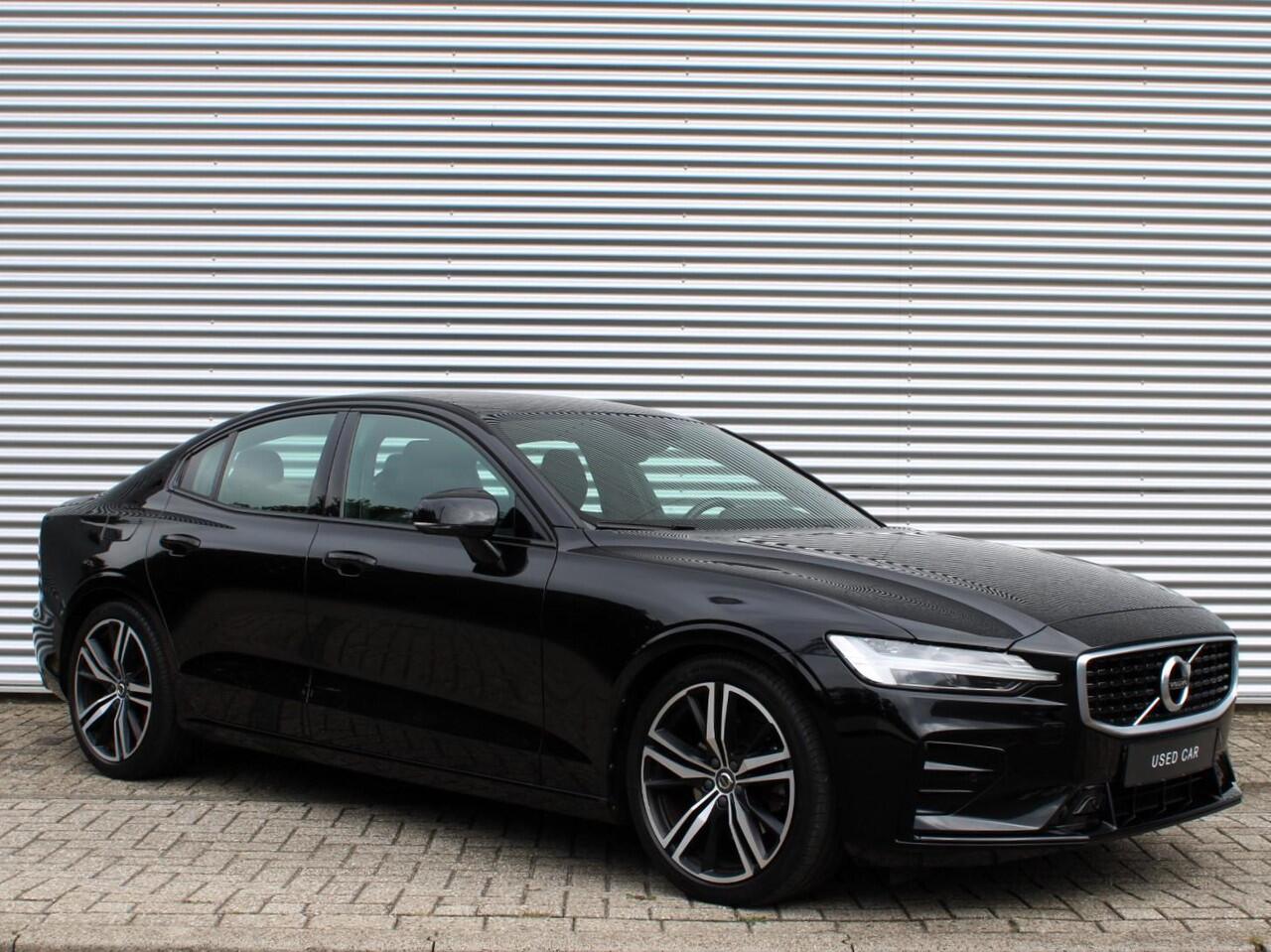 Volvo S60 2.0 T4 R-Design Automaat / Leder interieur / Sportstoelen / Trekhaak / 19" velgen / BLISS