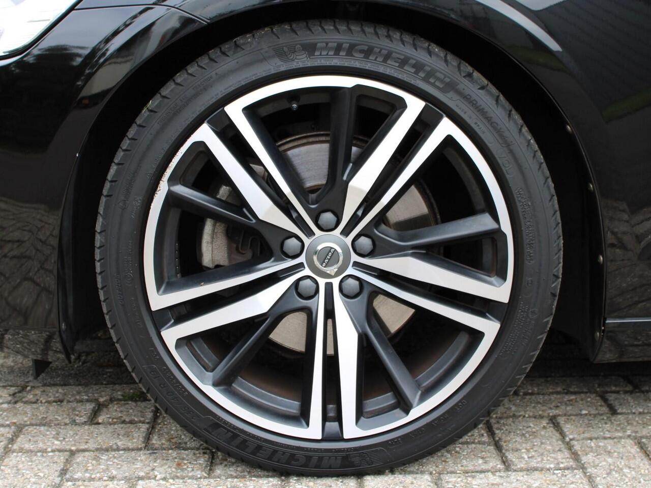 Volvo S60 2.0 T4 R-Design Automaat / Leder interieur / Sportstoelen / Trekhaak / 19" velgen / BLISS