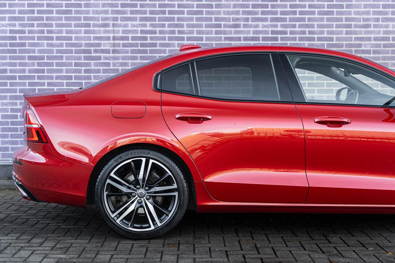Volvo S60 2.0 B3 R-Design | Adaptieve Cruise Control | Parkeercamera | Dodehoek Detectie | Navigatie | Elektrische verstelbare stoel + geheugen |