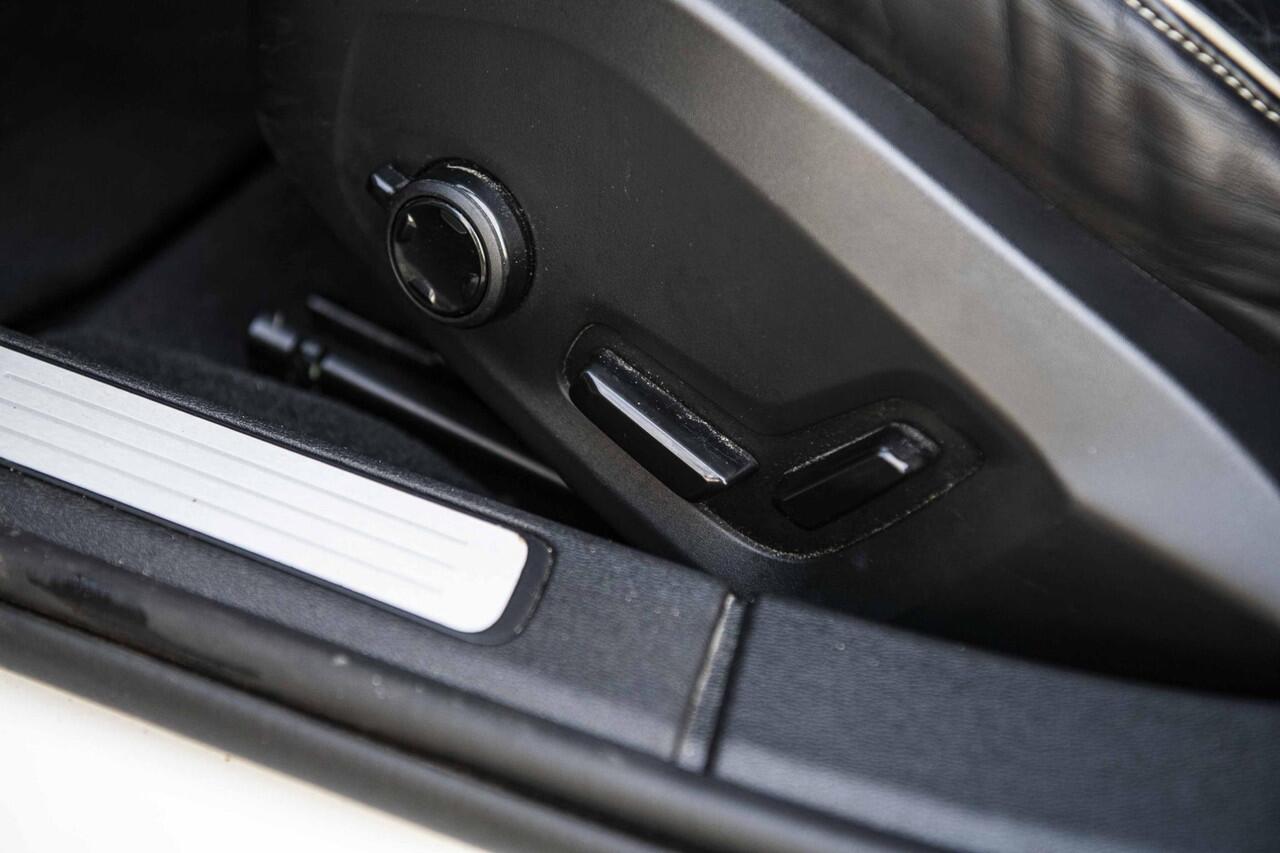 Volvo S60 2.0 B3 R-Design | Adaptieve Cruise Control | Stoel en Stuurverwarming | 19" | CarPlay | DAB+ |