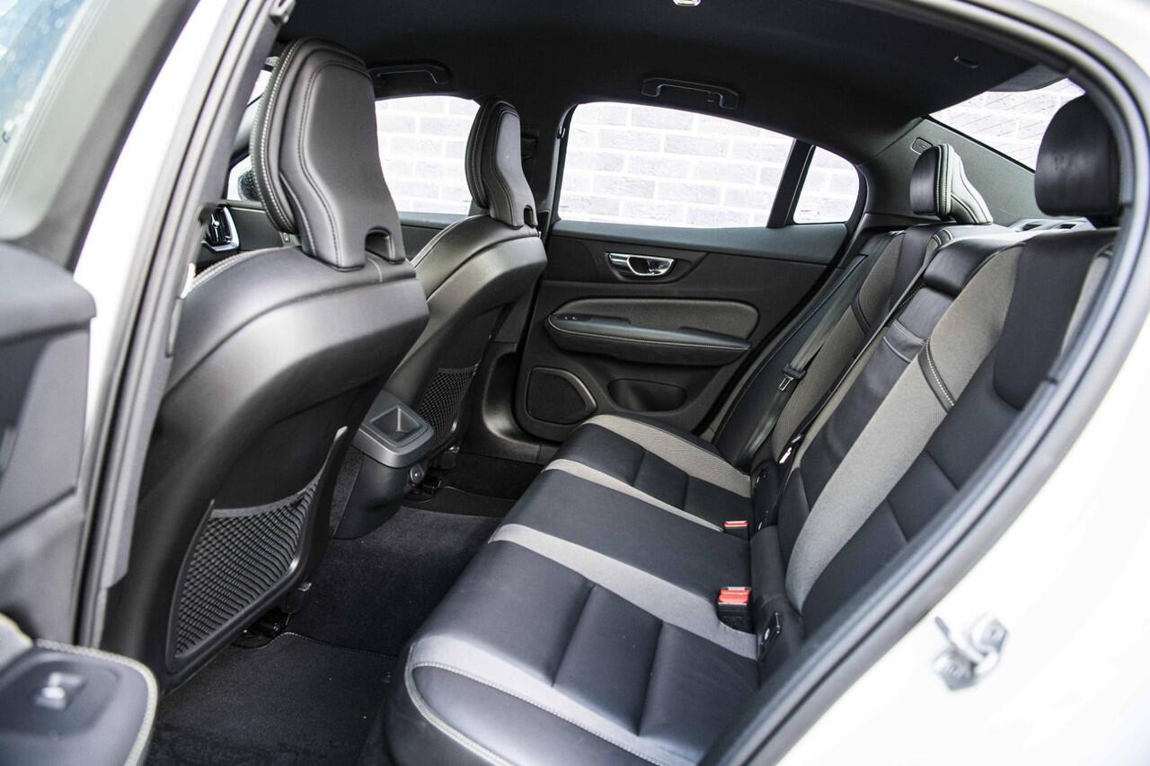 Volvo S60 2.0 B3 R-Design | Adaptieve Cruise Control | Stoel en Stuurverwarming | 19" | CarPlay | DAB+ |