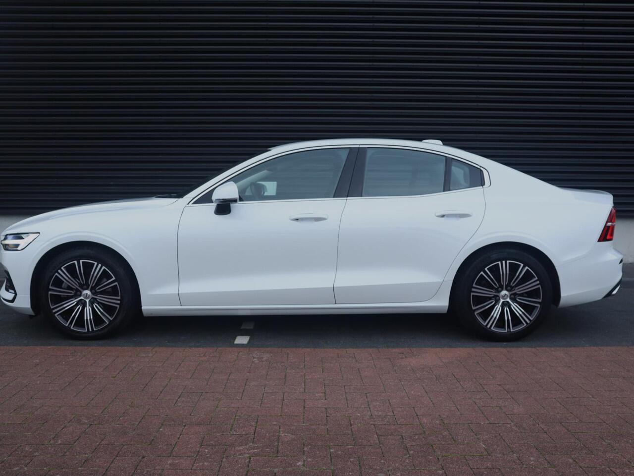Volvo S60 2.0 B4 Inscription | Pilot assist | Multimedia/navi | Leder | Harman&Kardon | Stoelverwarming achter | Memory stoelen L+R |