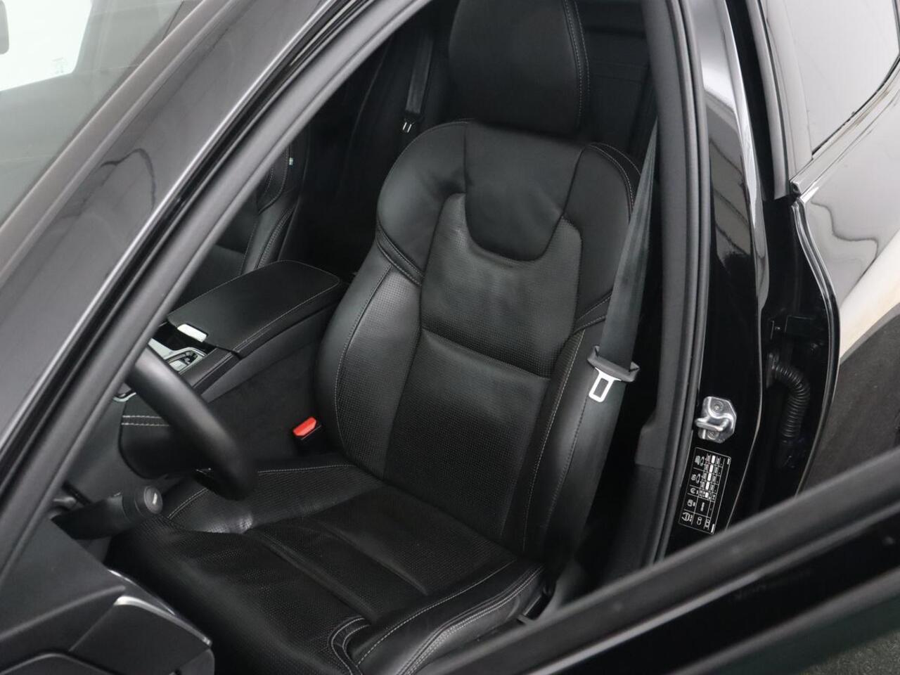 Volvo S60 2.0 Recharge T6 R-Design | Panoramadak | Leder | 360 Camera | Head-Up | Adaptive cruise | Stoelventilatie | Harman/Kardon | Massage | Carplay | Navigatie | Full LED | Memory | PHEV | Plug In