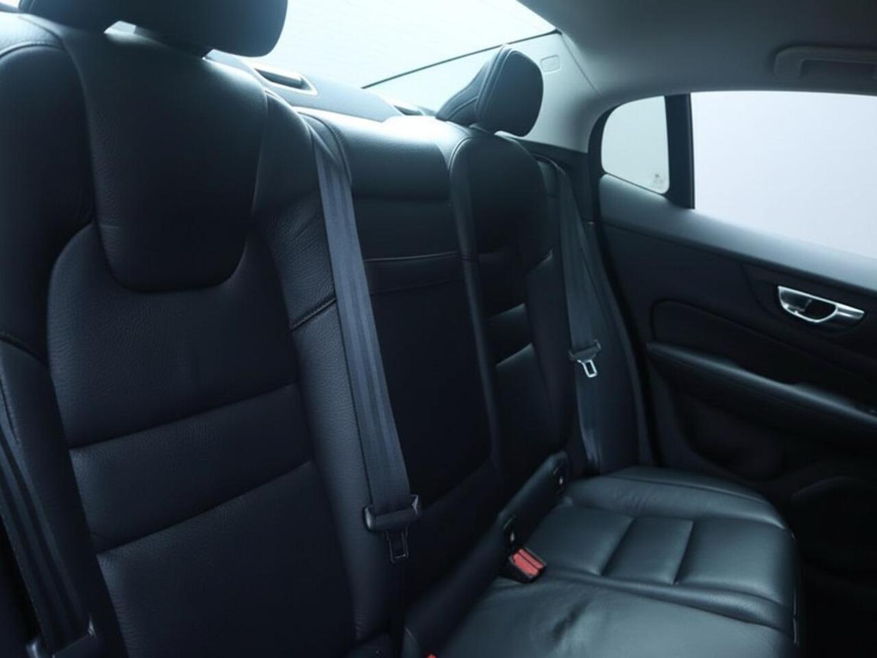 Volvo S60 2.0 B4 Inscription | Pilot assist | Multimedia/navi | Leder | Harman&Kardon | Stoelverwarming V+A | Memory stoelen L+R | Trekhaak |