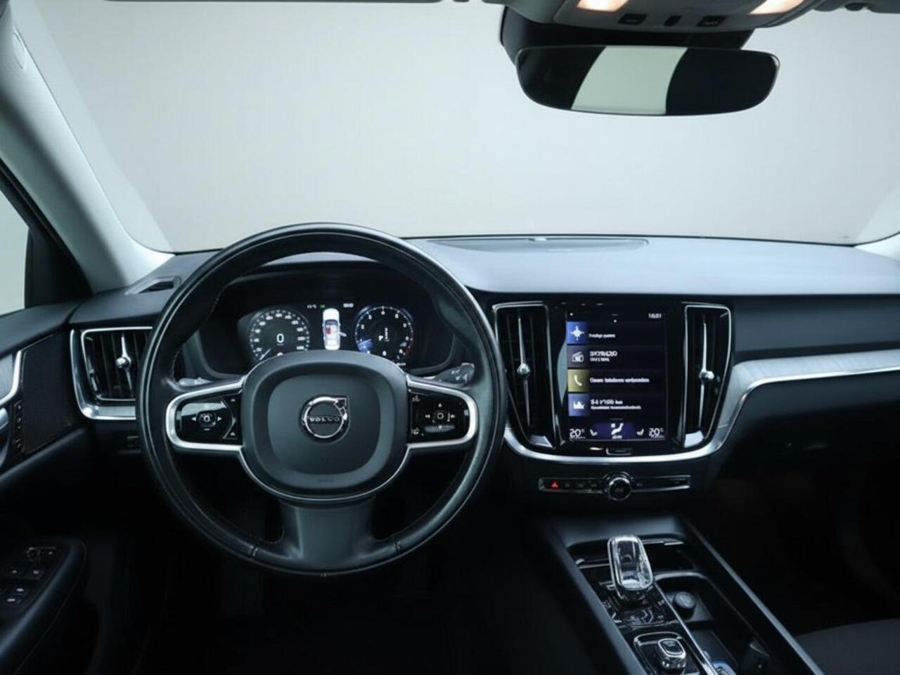 Volvo S60 2.0 B4 Inscription | Pilot assist | Multimedia/navi | Leder | Harman&Kardon | Stoelverwarming V+A | Memory stoelen L+R | Trekhaak |