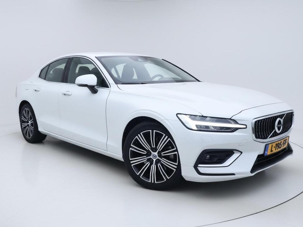 Volvo S60 2.0 B4 Inscription | Pilot assist | Multimedia/navi | Leder | Harman&Kardon | Stoelverwarming V+A | Memory stoelen L+R | Trekhaak |