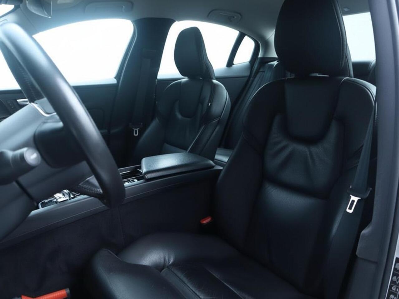 Volvo S60 2.0 B4 Inscription | Pilot assist | Multimedia/navi | Leder | Harman&Kardon | Stoelverwarming V+A | Memory stoelen L+R | Trekhaak |